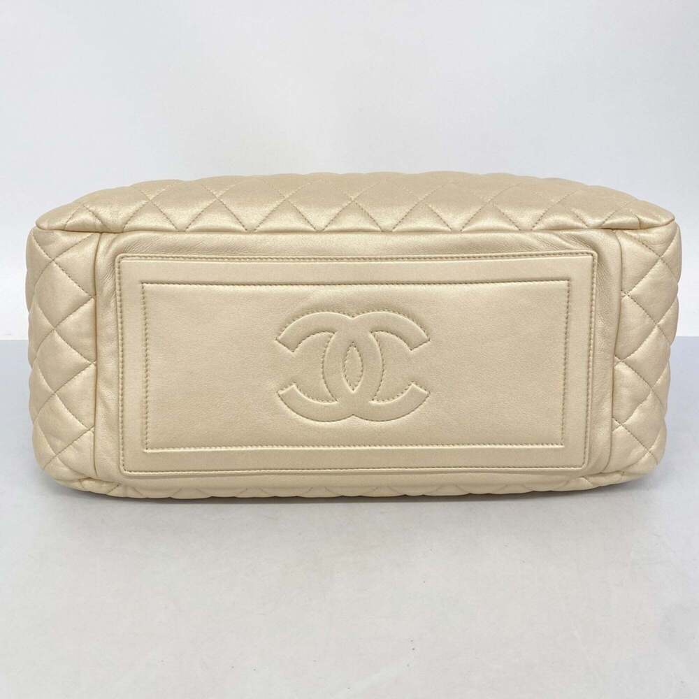 CHANEL Gold Leather Tote Bag - Picture 3 of 9